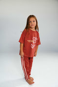 Load image into Gallery viewer, Fleur Tee Burgundy